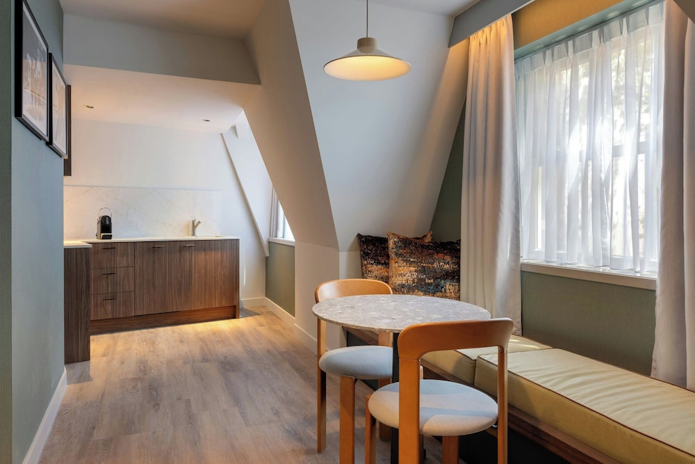 Estudio, 1 cama de matrimonio grande con sofá cama, no fumadores del hotel Renaissance Amsterdam. Foto 5