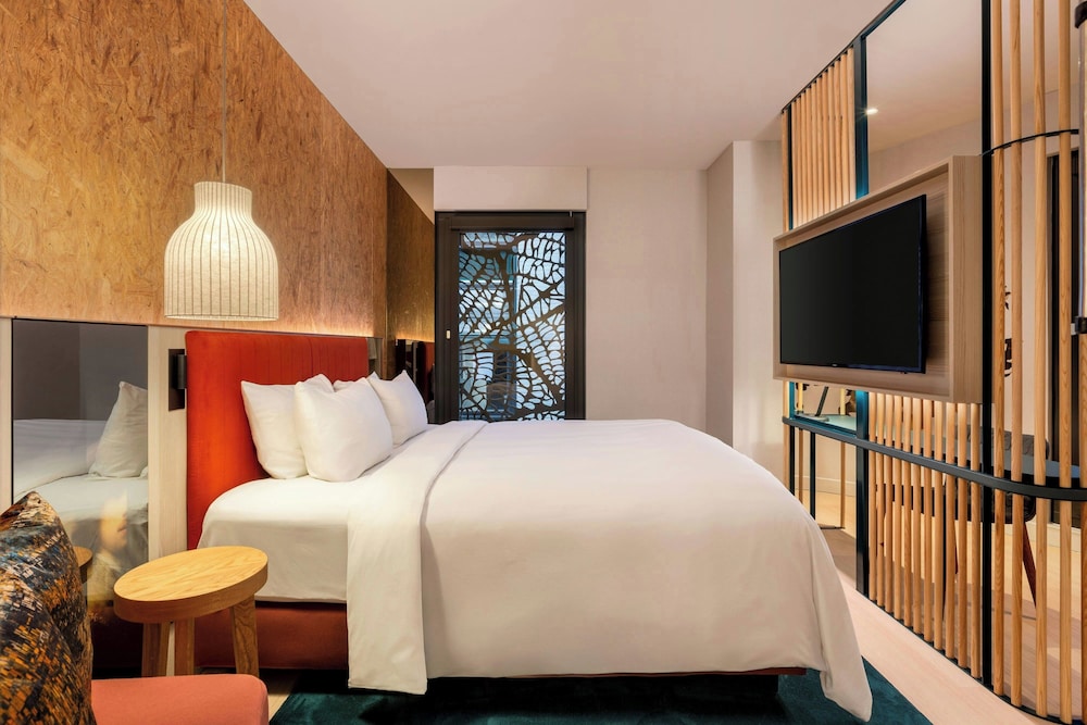 Habitación, 1 cama de matrimonio grande (View) del hotel Renaissance Amsterdam. Foto 7