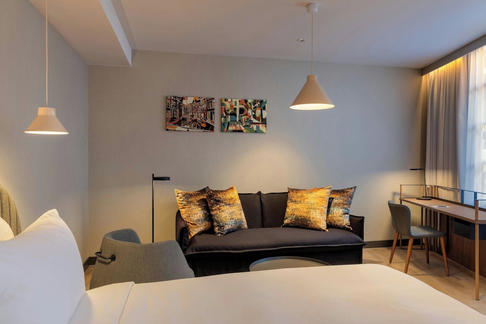 Habitación Deluxe, 1 cama de matrimonio grande del hotel Renaissance Amsterdam. Foto 11