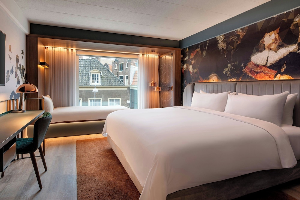Habitación triple, 1 cama de matrimonio grande (View) del hotel Renaissance Amsterdam