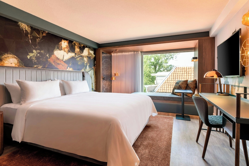 Habitación triple, 1 cama de matrimonio grande (View) del hotel Renaissance Amsterdam. Foto 2