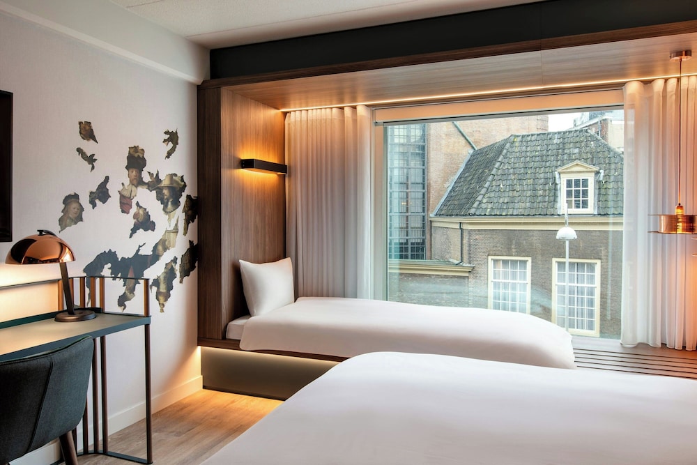 Habitación triple, 1 cama de matrimonio grande (View) del hotel Renaissance Amsterdam. Foto 5
