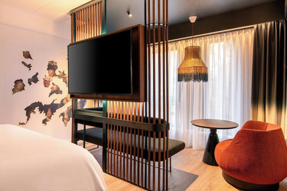 Habitación estándar, 1 cama de matrimonio grande (View) del hotel Renaissance Amsterdam. Foto 1