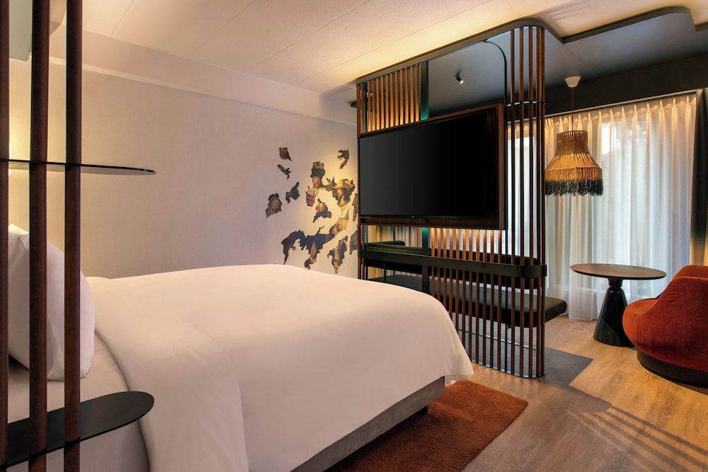 Habitación estándar, 1 cama de matrimonio grande (View) del hotel Renaissance Amsterdam. Foto 2