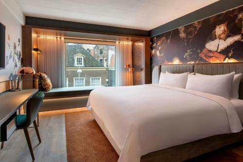 Habitación Triple con vistas a la ciudad del hotel Renaissance Amsterdam. Foto 2