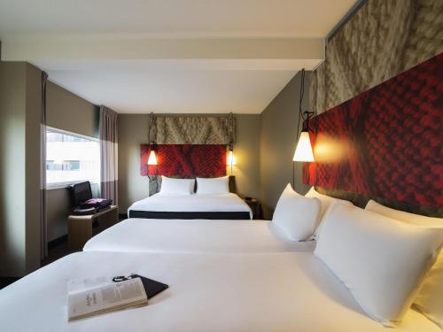 Habitación Superior - Cama doble y 2 individuales del hotel Ibis Schiphol Amsterdam Airport
