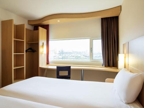 Habitación Doble - 2 camas del hotel Ibis Schiphol Amsterdam Airport. Foto 5