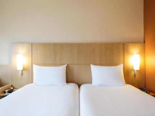 Habitación Doble - 2 camas del hotel Ibis Schiphol Amsterdam Airport. Foto 6