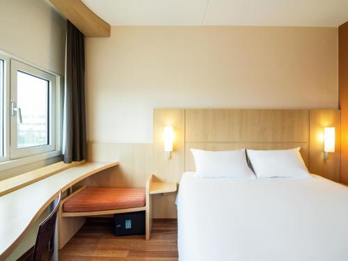 Habitación Doble del hotel Ibis Schiphol Amsterdam Airport. Foto 5
