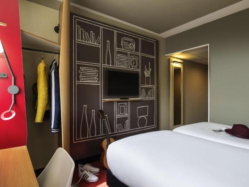 Habitación Doble Superior - 2 camas individuales del hotel Ibis Schiphol Amsterdam Airport. Foto 5