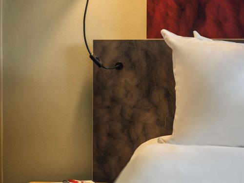 Habitación Doble Superior - 1 cama extragrande del hotel Ibis Schiphol Amsterdam Airport. Foto 8