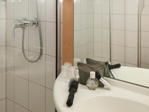 Habitación cuádruple del hotel Ibis Schiphol Amsterdam Airport. Foto 1