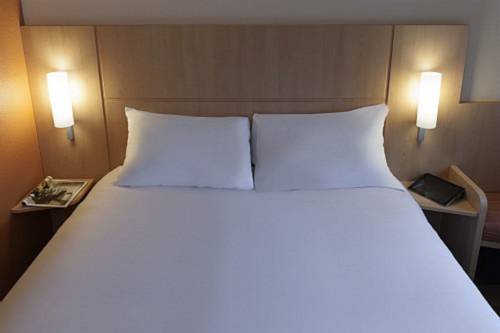 Habitación Doble del hotel Ibis Schiphol Amsterdam Airport. Foto 15