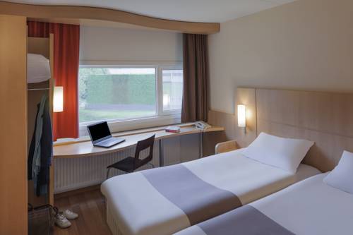Habitación Doble - 2 camas del hotel Ibis Schiphol Amsterdam Airport. Foto 9