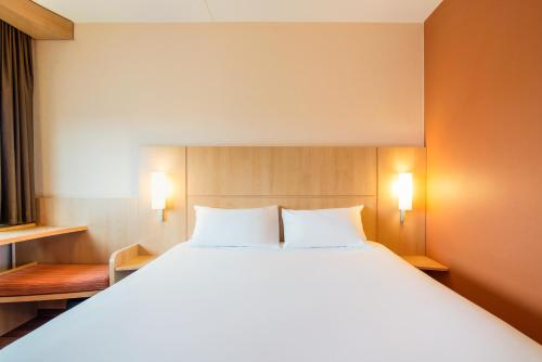 Habitación Doble del hotel Ibis Schiphol Amsterdam Airport. Foto 9