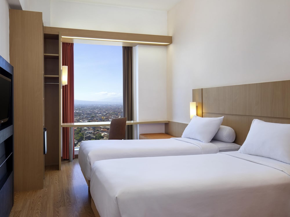 Habitación estándar, 2 camas individuales del hotel Ibis Bandung Trans Studio. Foto 1
