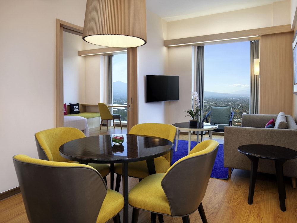 Habitación ejecutiva, 1 cama de matrimonio del hotel Ibis Bandung Trans Studio. Foto 4