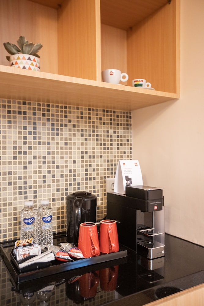Habitación ejecutiva, 1 cama de matrimonio del hotel Ibis Bandung Trans Studio. Foto 5