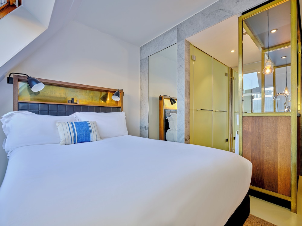 HABITACIÓN CLÁSICA, 1 cama queen - size del hotel Ink Amsterdam - Mgallery. Foto 5