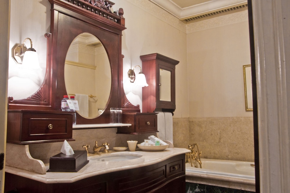 HABITACIÓN CLÁSICA, 1 Cama King del hotel Majapahit Surabaya - Mgallery. Foto 7