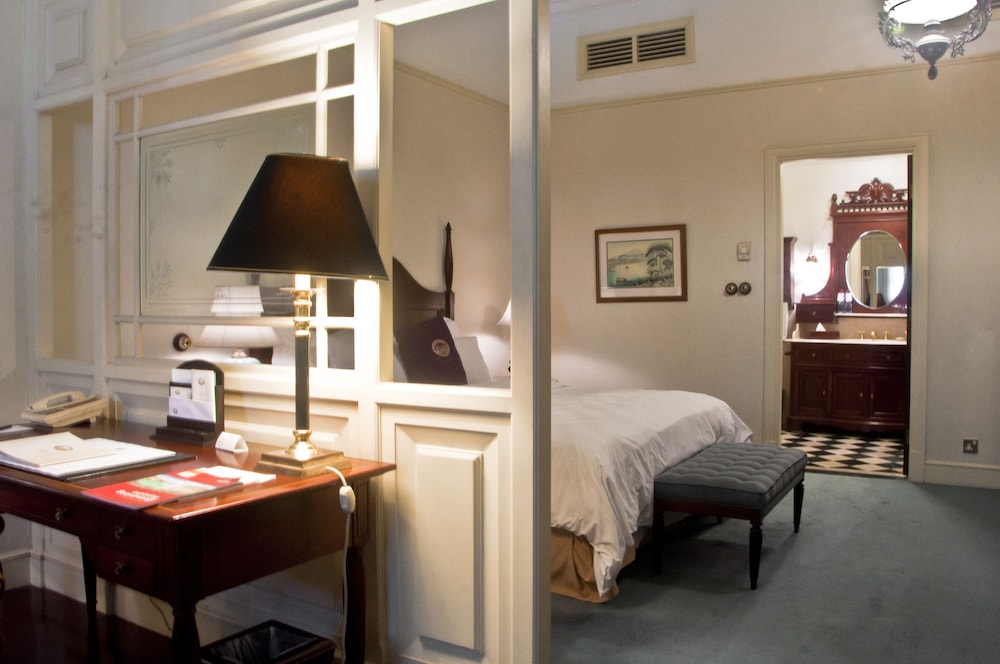 Suite Heritage, 1 Cama King del hotel Majapahit Surabaya - Mgallery. Foto 2