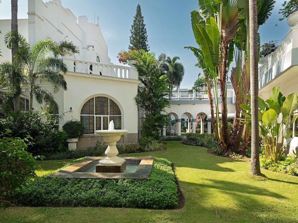 Suite Heritage, 1 Cama King del hotel Majapahit Surabaya - Mgallery. Foto 4