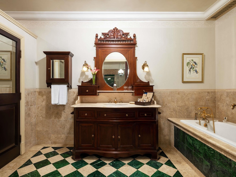 Suite Majapahit Legendary, 1 Cama King del hotel Majapahit Surabaya - Mgallery. Foto 1