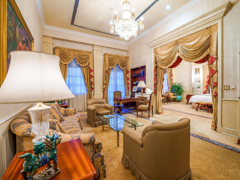 Suite Presidencial, 1 Cama King y 2 Individuales del hotel Majapahit Surabaya - Mgallery