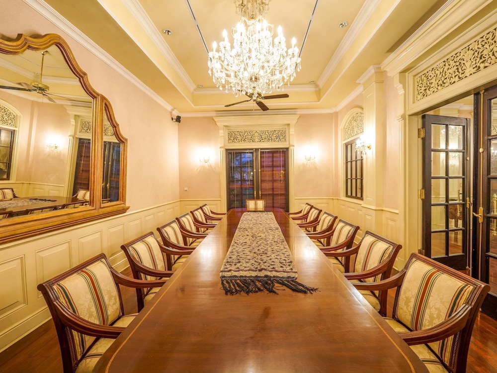 Suite Presidencial, 1 Cama King y 2 Individuales del hotel Majapahit Surabaya - Mgallery. Foto 6