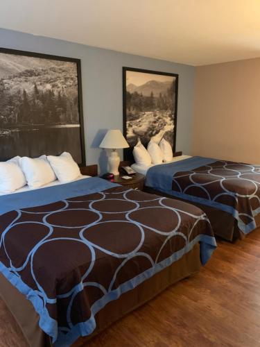 Habitación Doble con 2 camas dobles - Se admiten mascotas - No fumadores del hotel Super 8 by Wyndham Kingston