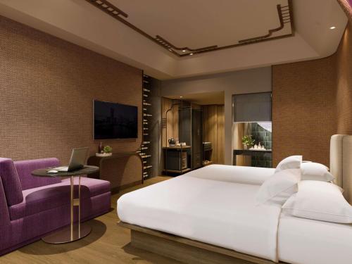 Privilege Twin Room with City View del hotel Mercure Surabaya Grand Mirama. Foto 3