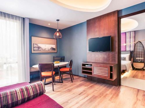 Suite Deluxe con cama extragrande del hotel Mercure Surabaya Grand Mirama