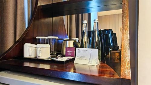 Suite Deluxe con cama extragrande del hotel Mercure Surabaya Grand Mirama. Foto 1