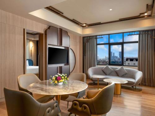 Suite Privilege del hotel Mercure Surabaya Grand Mirama. Foto 2