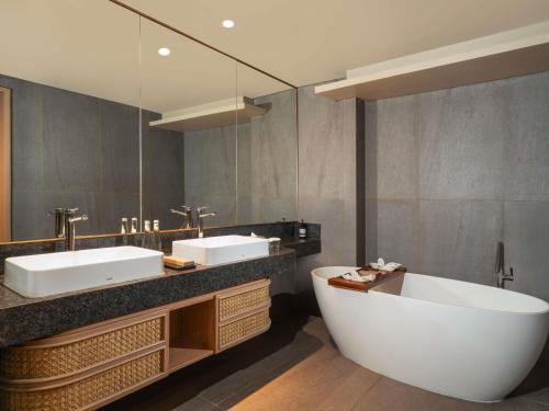 Suite Privilege del hotel Mercure Surabaya Grand Mirama. Foto 4