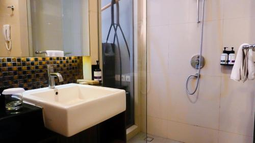 Habitación Doble Clásica - 2 camas del hotel Mercure Surabaya Grand Mirama. Foto 1