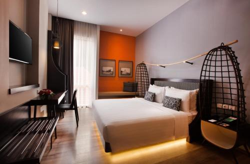 Habitación Clásica con cama extragrande del hotel Mercure Surabaya Grand Mirama. Foto 3