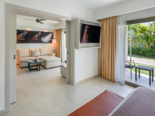 Suite Presidencial Diamond Club de lujo de 1 dormitorio del hotel Royalton Chic Punta Cana, An Autograph Collection All-inclusive Resort and Casino – Adults Only. Foto 1