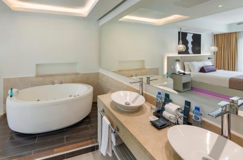Suite Presidencial Diamond Club de lujo de 1 dormitorio del hotel Royalton Chic Punta Cana, An Autograph Collection All-inclusive Resort and Casino – Adults Only. Foto 2
