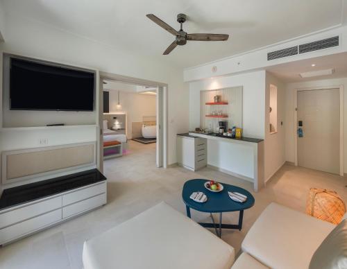 Suite Presidencial Diamond Club de lujo de 1 dormitorio del hotel Royalton Chic Punta Cana, An Autograph Collection All-inclusive Resort and Casino – Adults Only. Foto 4