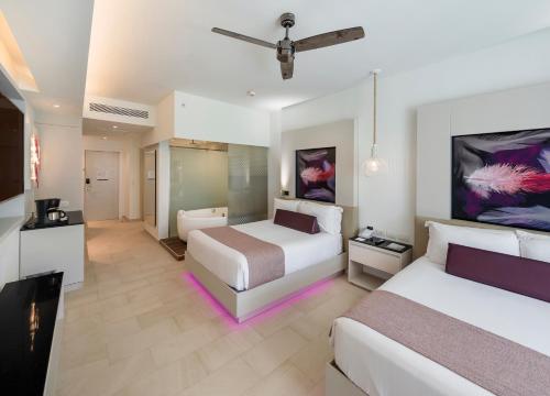 Suite Junior de lujo del hotel Royalton Chic Punta Cana, An Autograph Collection All-inclusive Resort and Casino – Adults Only. Foto 2