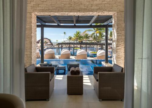 Suite Junior Diamond Club de lujo Swim Out del hotel Royalton Chic Punta Cana, An Autograph Collection All-inclusive Resort and Casino – Adults Only. Foto 3