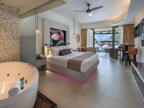 Suite Junior Diamond Club de lujo Swim Out del hotel Royalton Chic Punta Cana, An Autograph Collection All-inclusive Resort and Casino – Adults Only. Foto 5