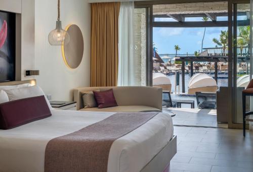 Suite Junior Diamond Club de lujo Swim Out del hotel Royalton Chic Punta Cana, An Autograph Collection All-inclusive Resort and Casino – Adults Only. Foto 7