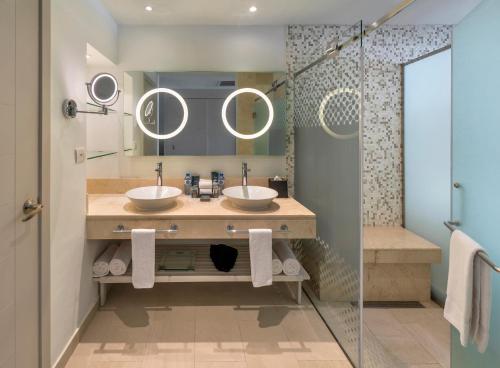 Suite Junior Diamond Club de lujo Swim Out del hotel Royalton Chic Punta Cana, An Autograph Collection All-inclusive Resort and Casino – Adults Only. Foto 8