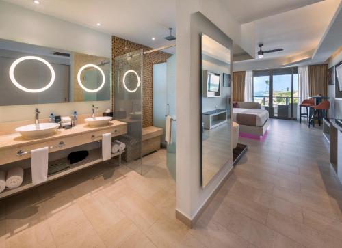 Suite Junior Diamond Club de lujo con vistas al mar del hotel Royalton Chic Punta Cana, An Autograph Collection All-inclusive Resort and Casino – Adults Only. Foto 3