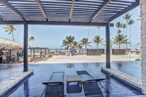 Suite Presidencial Diamond Club de lujo de 1 dormitorio y terraza frente al mar del hotel Royalton Chic Punta Cana, An Autograph Collection All-inclusive Resort and Casino – Adults Only