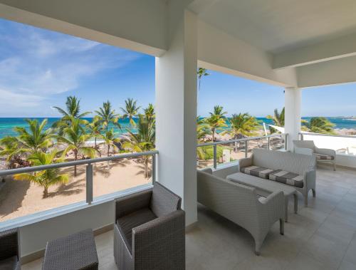 Suite Presidencial Diamond Club de lujo de 1 dormitorio y terraza frente al mar del hotel Royalton Chic Punta Cana, An Autograph Collection All-inclusive Resort and Casino – Adults Only. Foto 1