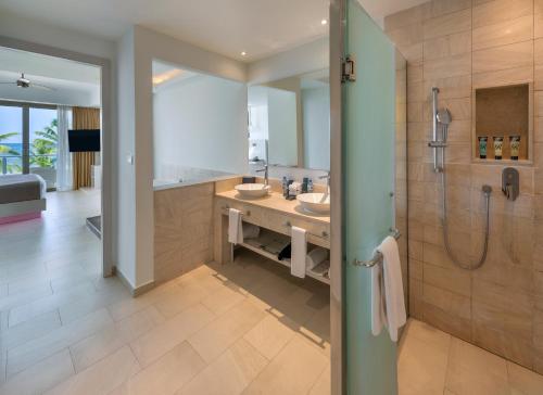 Suite Presidencial Diamond Club de lujo de 1 dormitorio y terraza frente al mar del hotel Royalton Chic Punta Cana, An Autograph Collection All-inclusive Resort and Casino – Adults Only. Foto 2