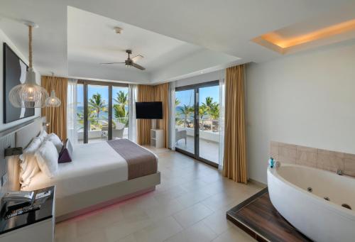 Suite Presidencial Diamond Club de lujo de 1 dormitorio y terraza frente al mar del hotel Royalton Chic Punta Cana, An Autograph Collection All-inclusive Resort and Casino – Adults Only. Foto 5